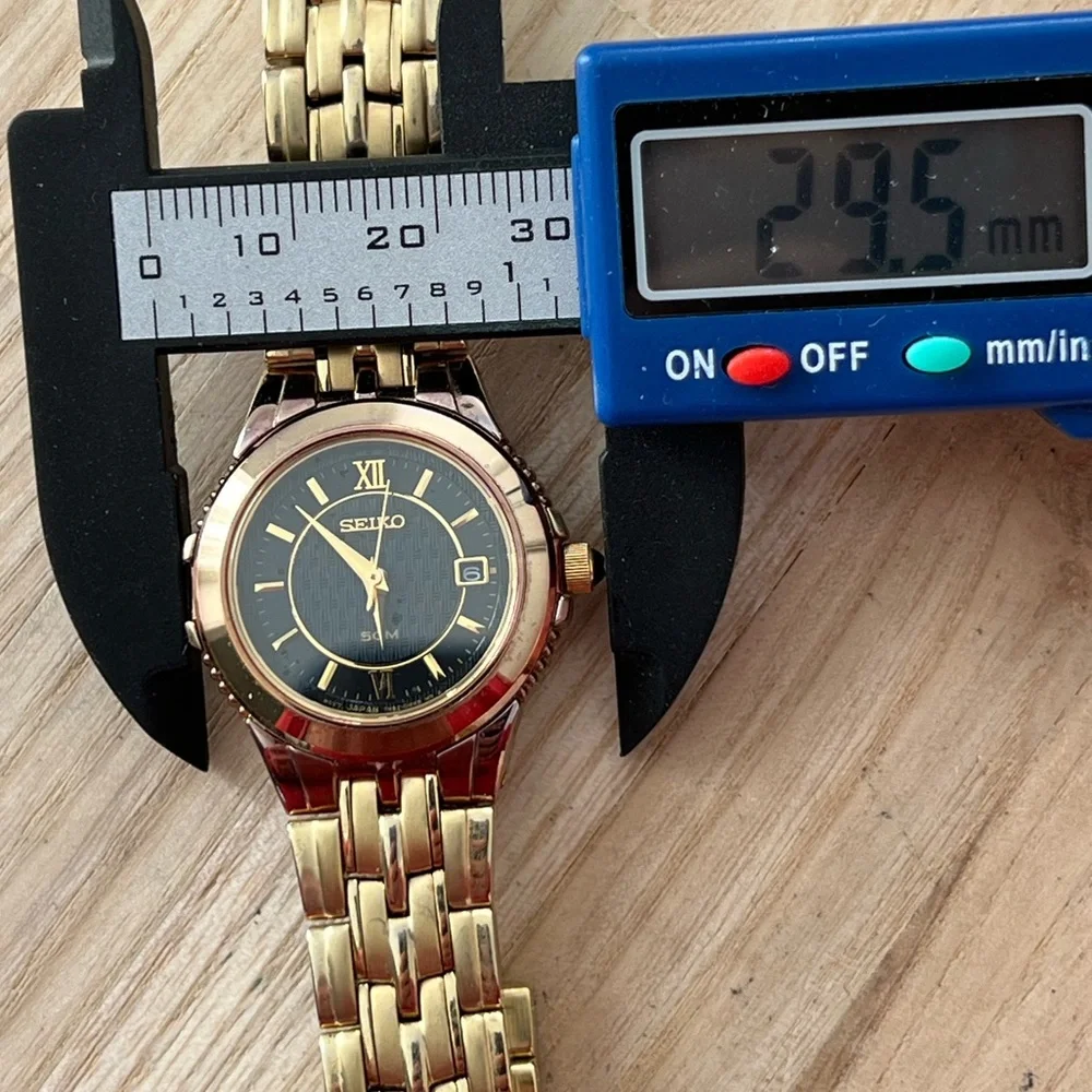 Seiko Rare Ladies Watch Gold-Tone Bracelet Case Hands Black Carbon Fiber Dial